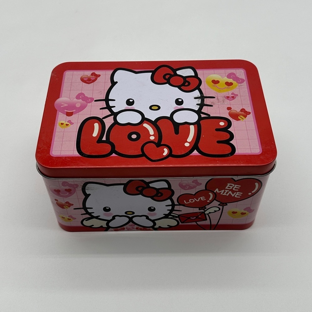 Hello Kitty Storage Case‎ LOVE